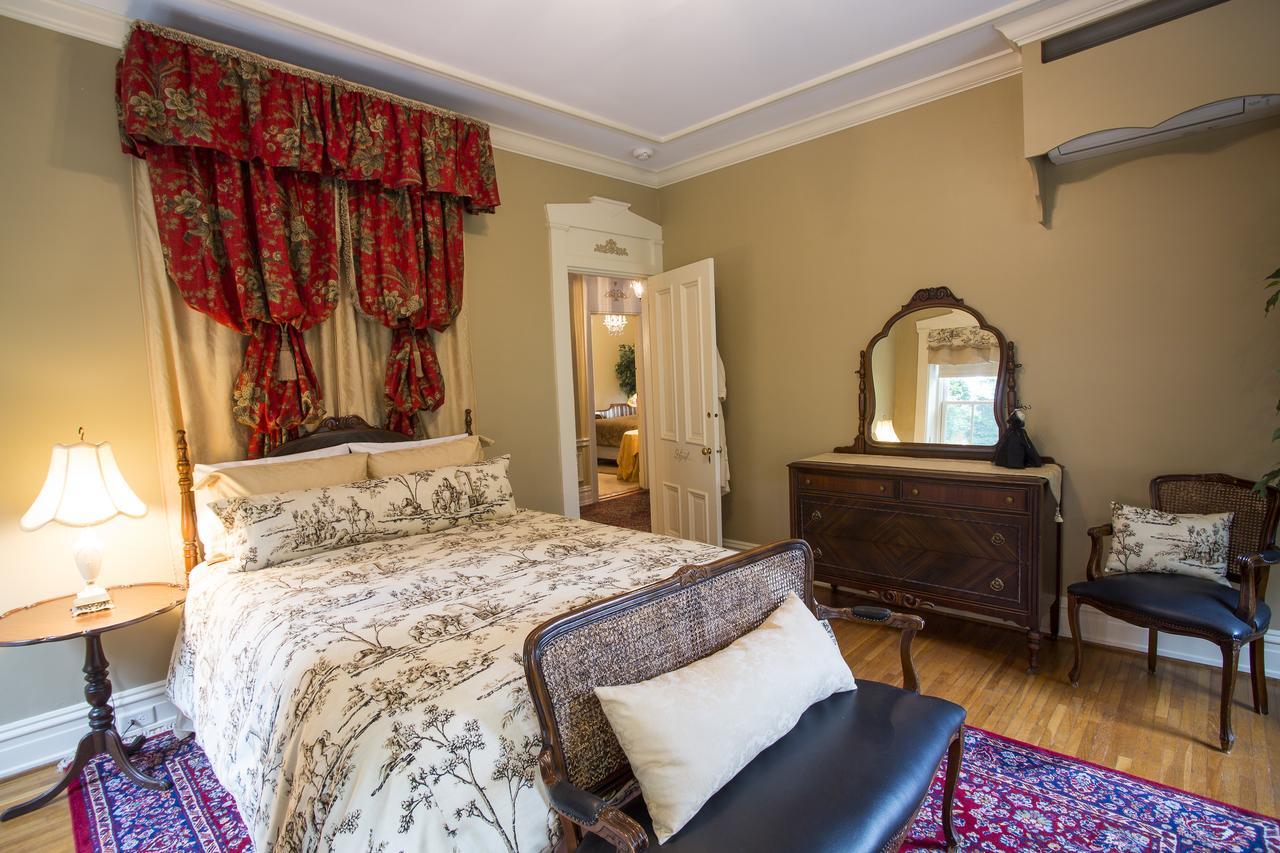 Hollinger House Bed & Breakfast Lancaster Exterior photo