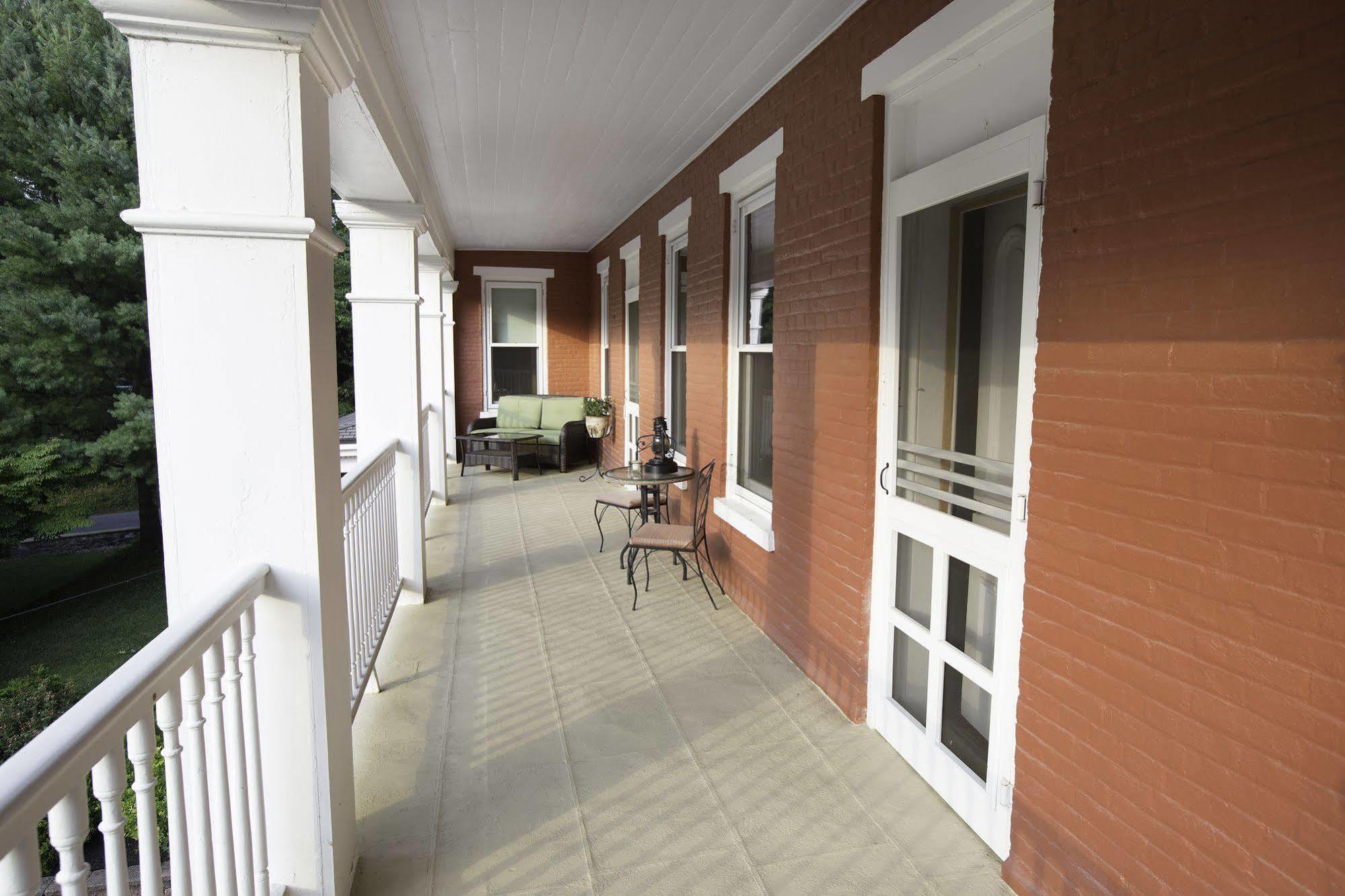 Hollinger House Bed & Breakfast Lancaster Exterior photo